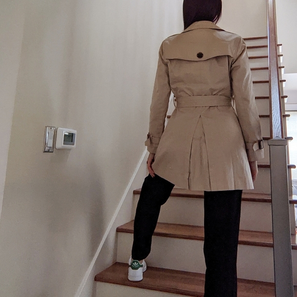 Banana Republic Trench Coat - Picture 4 of 11